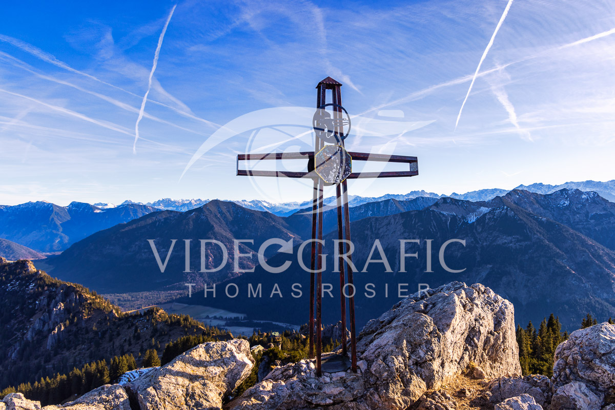 Summit-Crosses-732.jpg