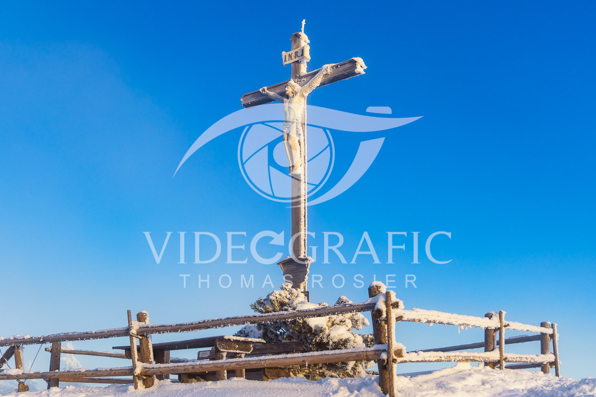 Summit-Crosses-742.jpg