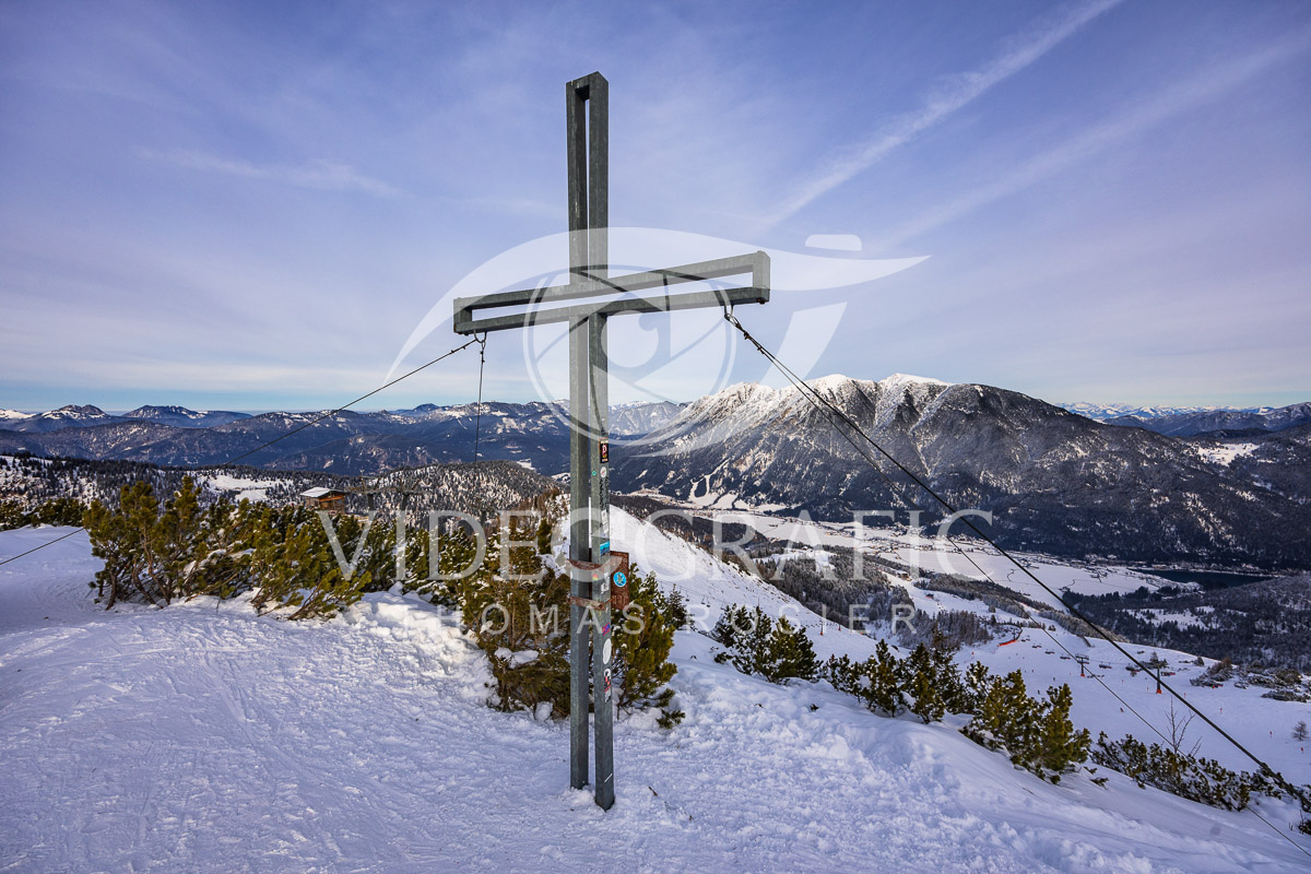 Summit-Crosses-745.jpg
