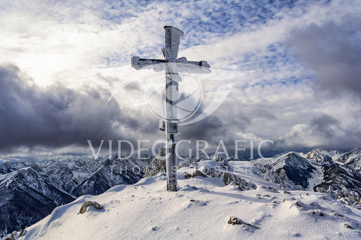 Summit-Crosses-746.jpg