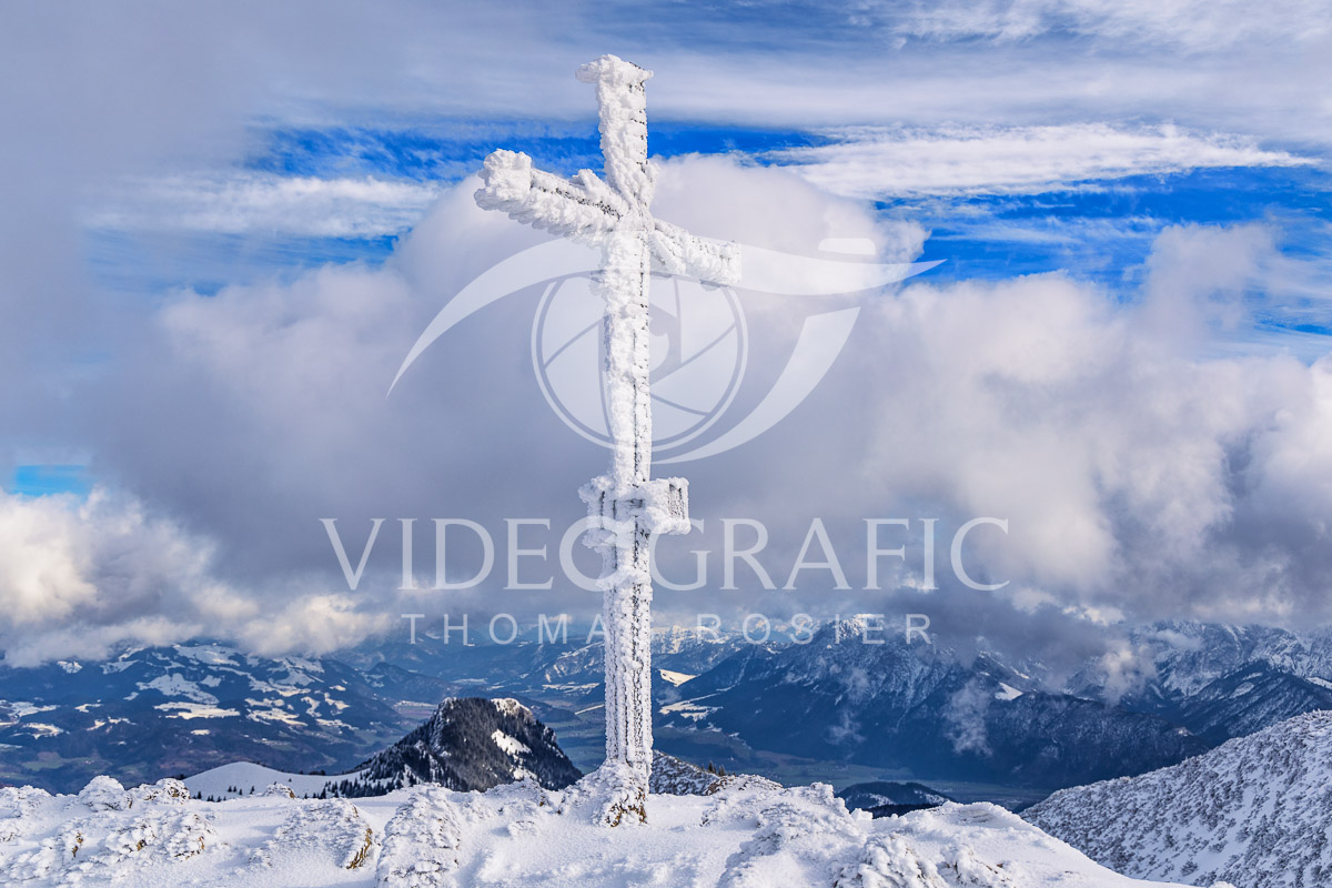Summit-Crosses-747.jpg
