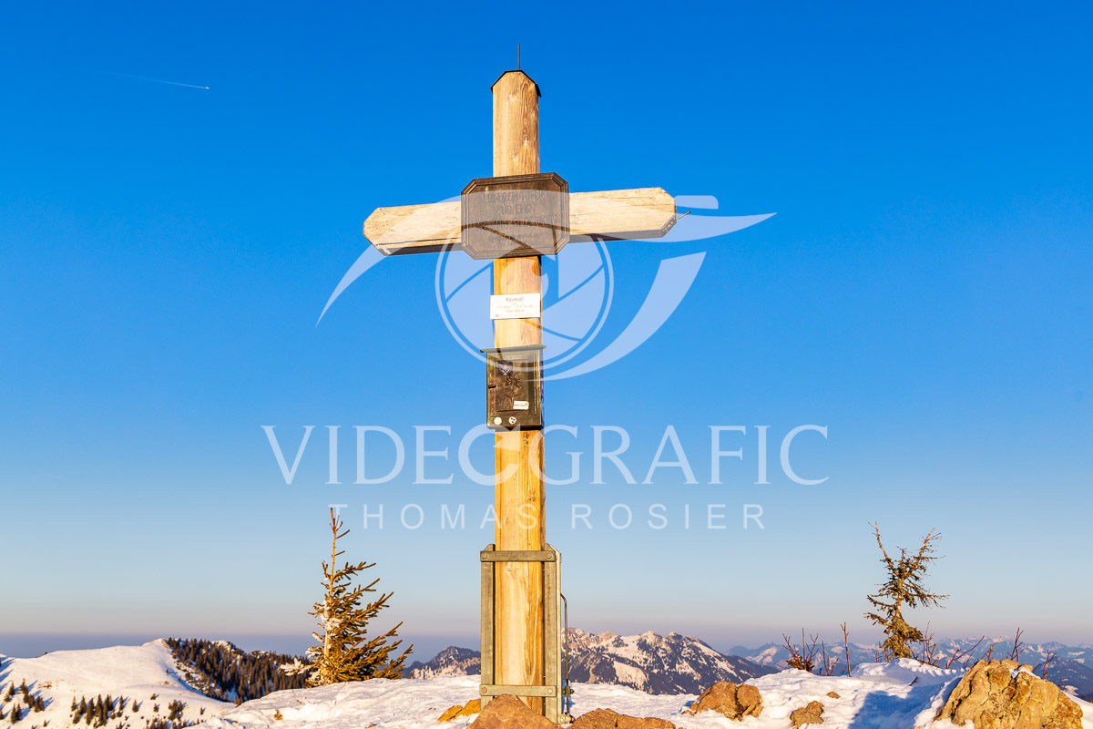Summit-Crosses-748.jpg