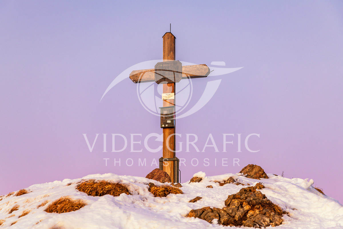 Summit-Crosses-750.jpg