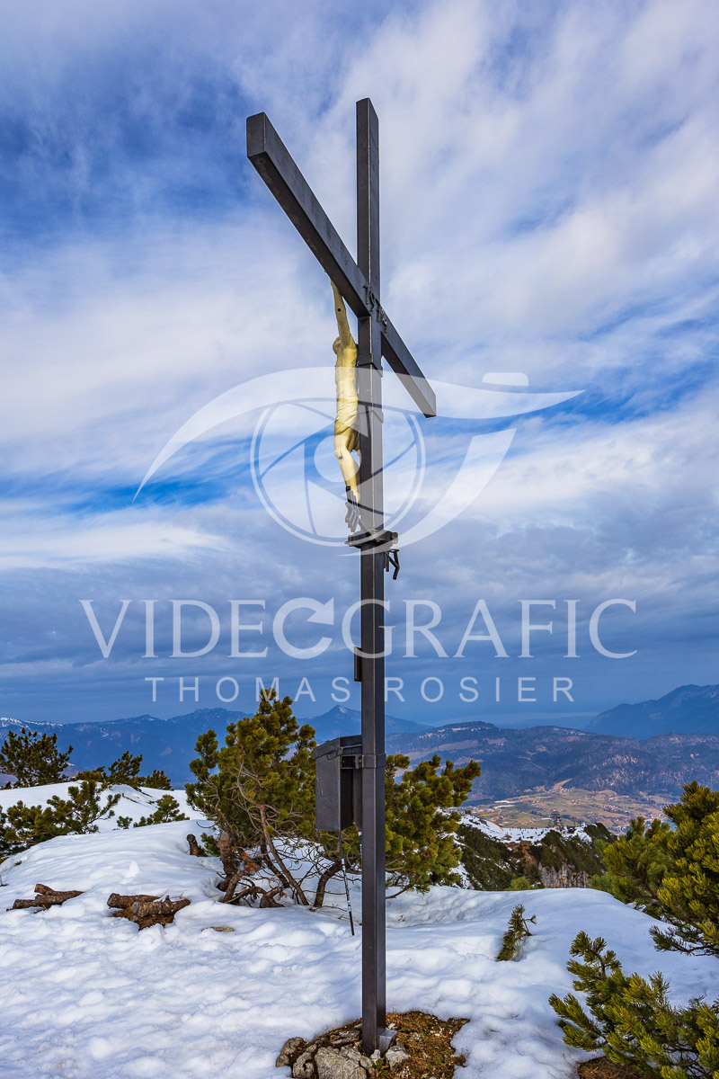 Summit-Crosses-760.jpg