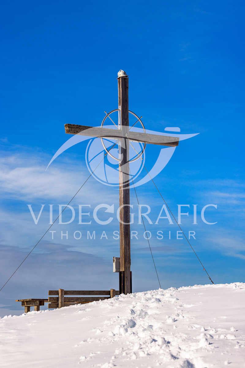 Summit-Crosses-767.jpg