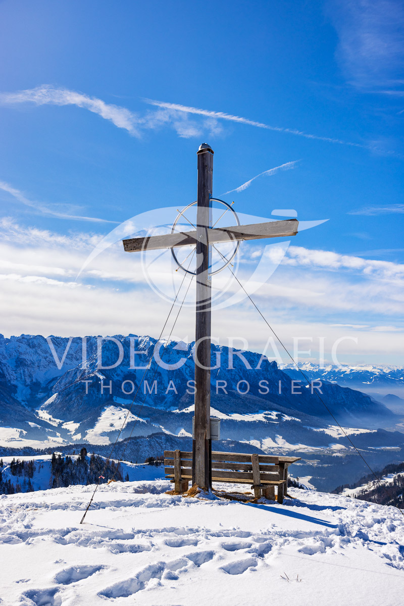 Summit-Crosses-768.jpg