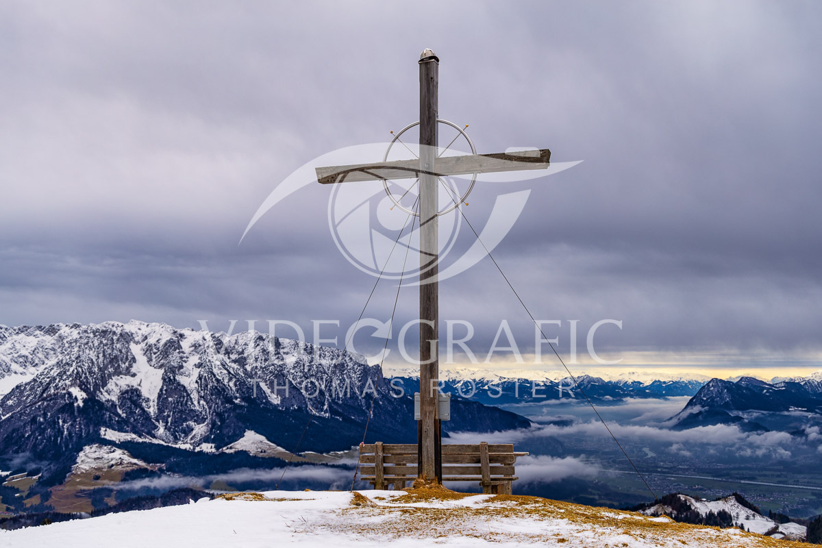 Summit-Crosses-780.jpg