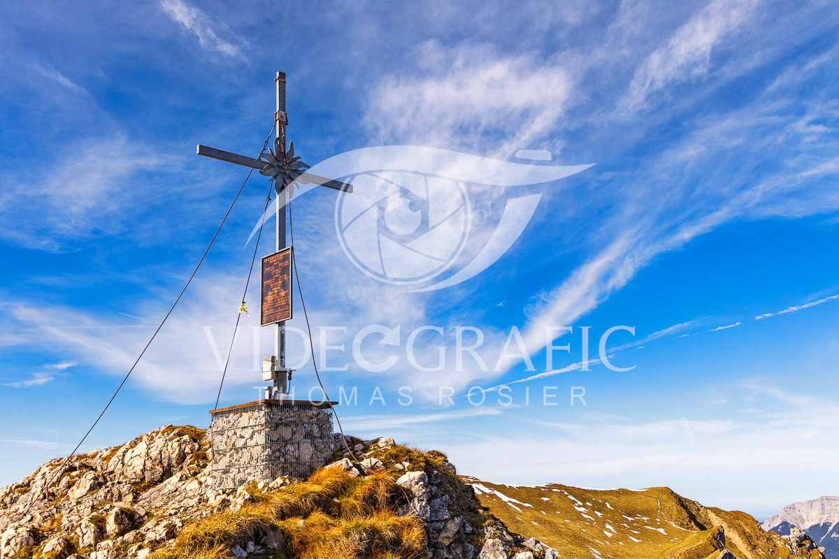 Summit-Crosses-810.jpg