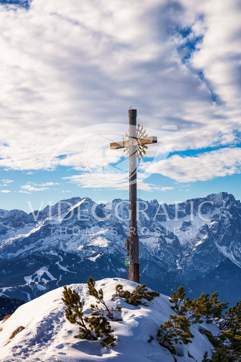 Summit-Crosses-815.jpg