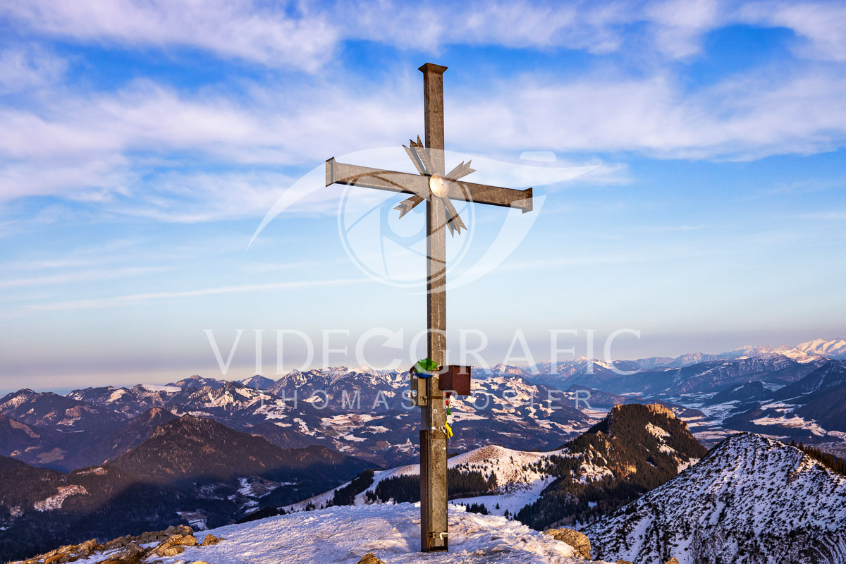 Summit-Crosses-819.jpg
