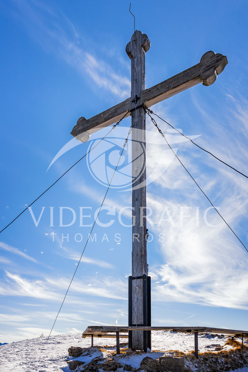 Summit-Crosses-820.jpg