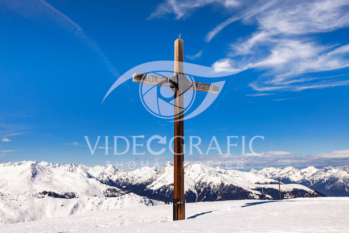 Summit-Crosses-823.jpg