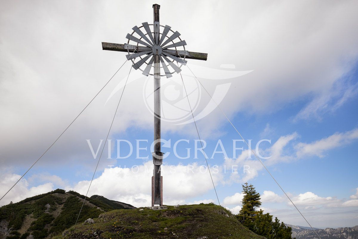 Summit-Crosses-828.jpg
