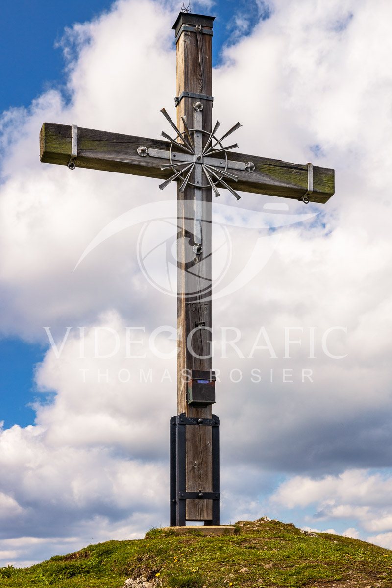 Summit-Crosses-830.jpg