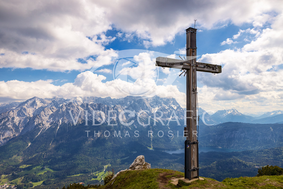 Summit-Crosses-831.jpg