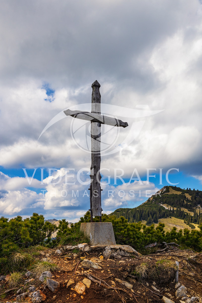 Summit-Crosses-832.jpg