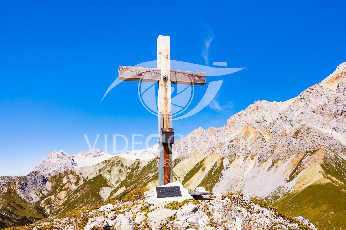 Summit-Crosses-838.jpg