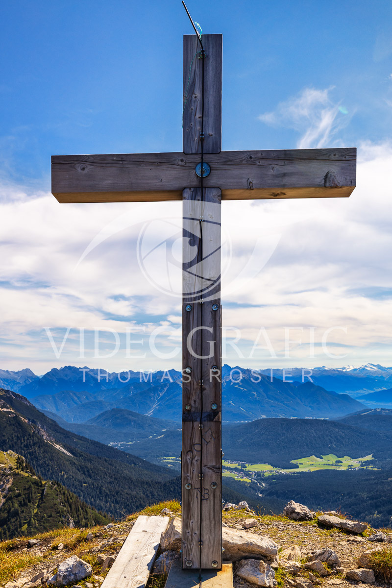 Summit-Crosses-839.jpg