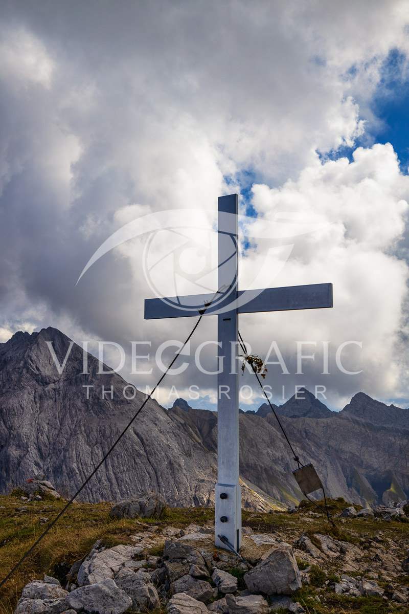 Summit-Crosses-840.jpg