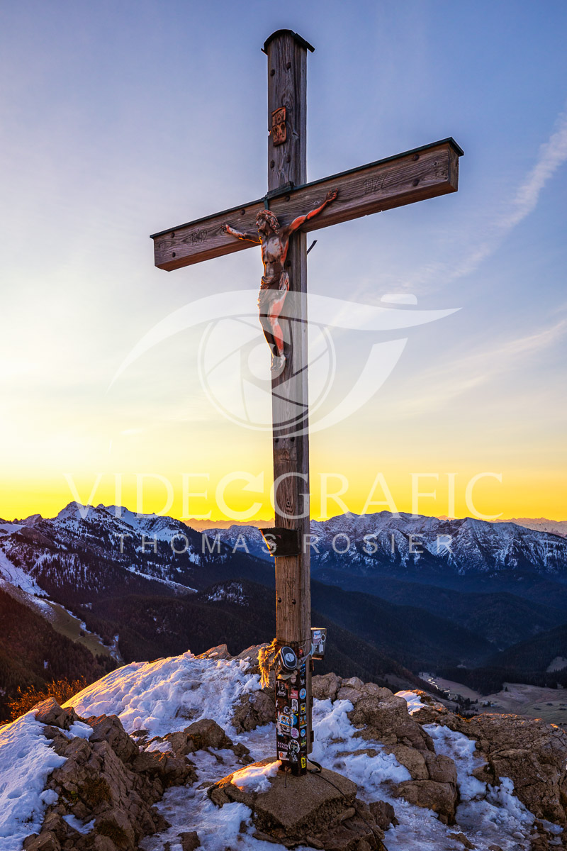 Summit-Crosses-850.jpg