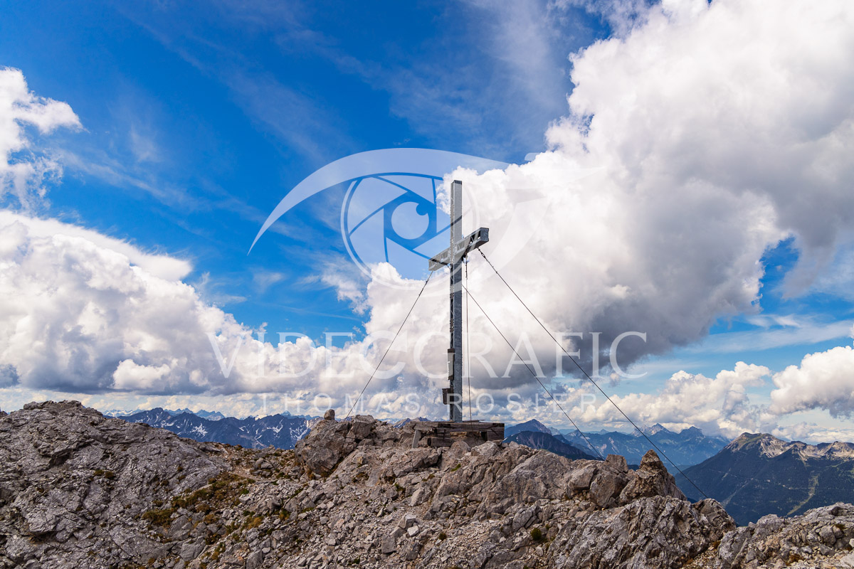 Summit-Crosses-908.jpg