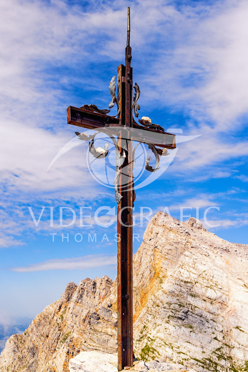 Summit-Crosses-913.jpg