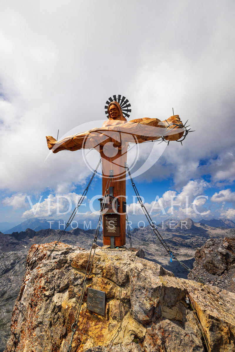 Summit-Crosses-915.jpg