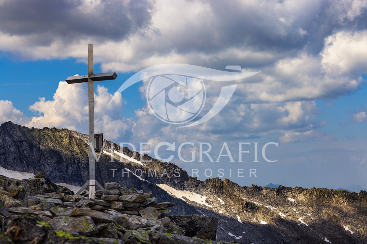 Summit-Crosses-917.jpg
