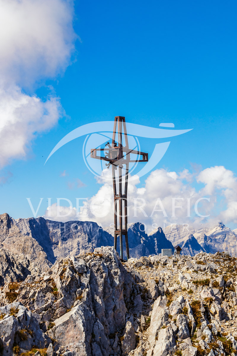Summit-Crosses-920.jpg