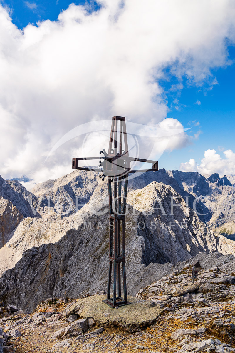 Summit-Crosses-921.jpg