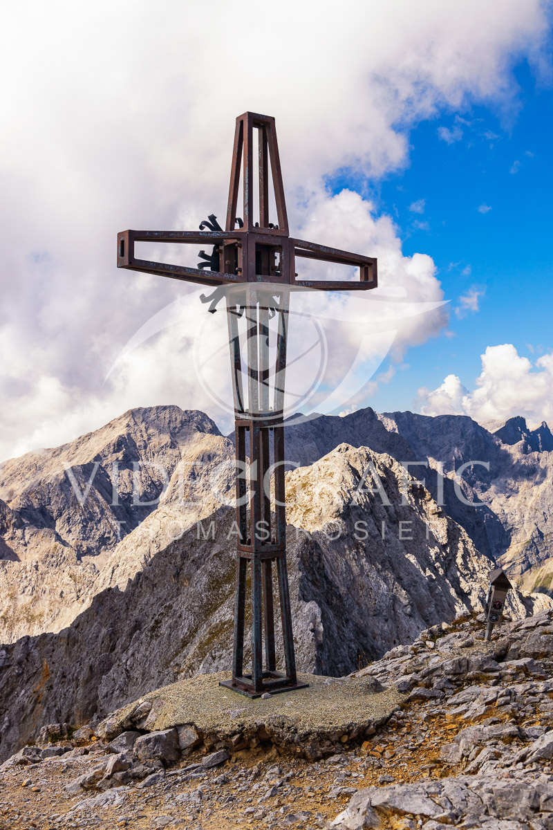 Summit-Crosses-922.jpg