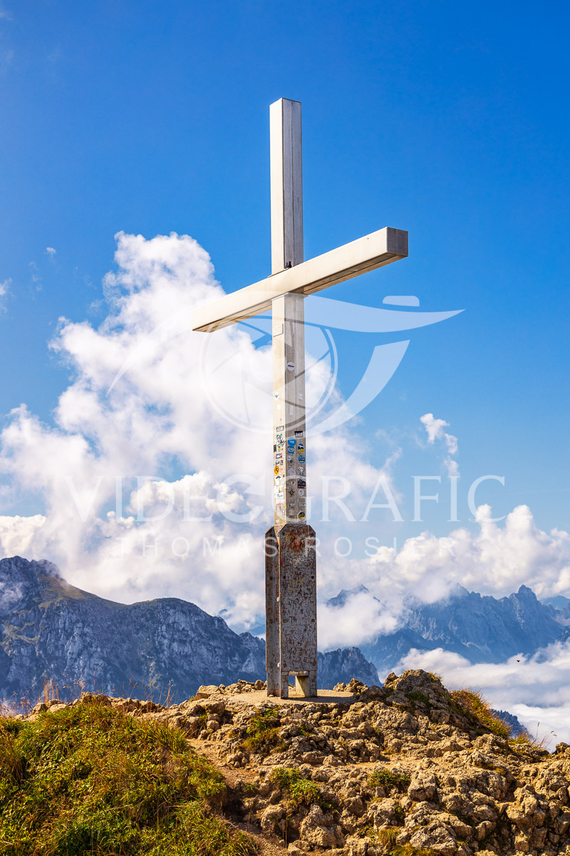 Summit-Crosses-923.jpg