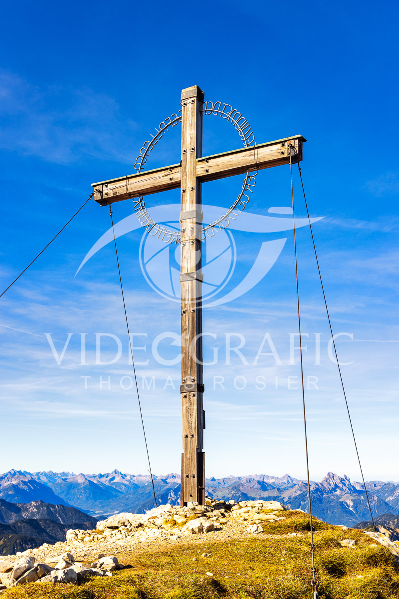 Summit-Crosses-929.jpg