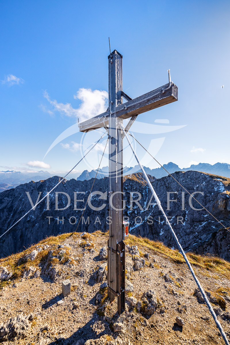 Summit-Crosses-941.jpg