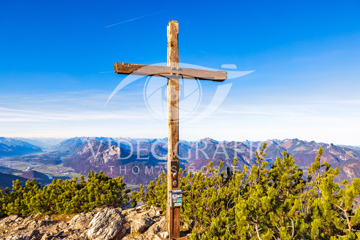 Summit-Crosses-947.jpg