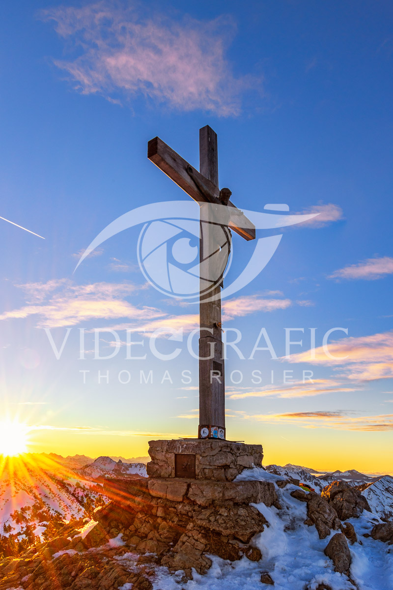 Summit-Crosses-953.jpg