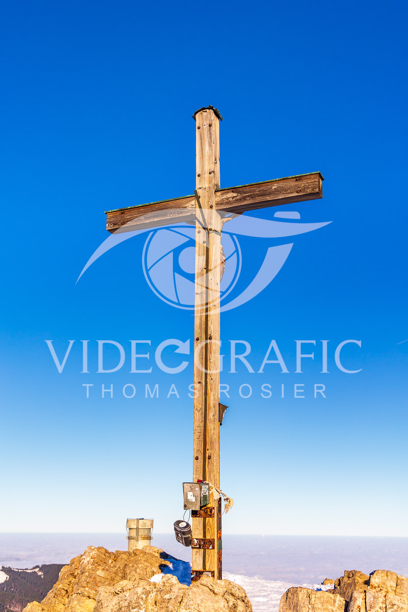 Summit-Crosses-955.jpg