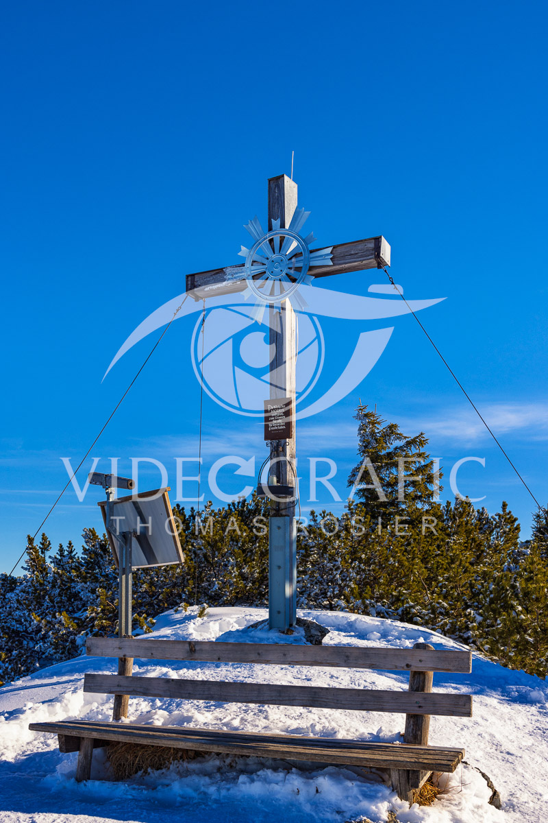 Summit-Crosses-963.jpg