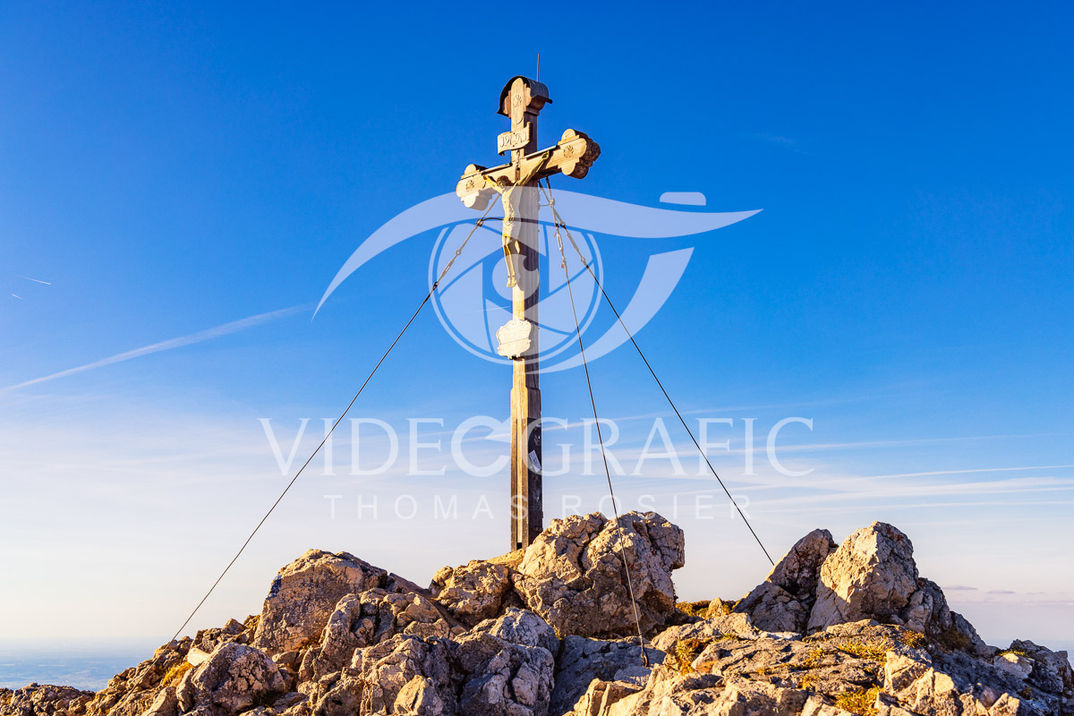 Summit-Crosses-972.jpg