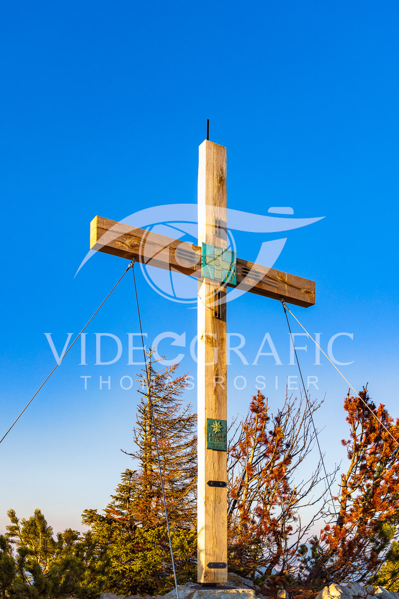 Summit-Crosses-973.jpg