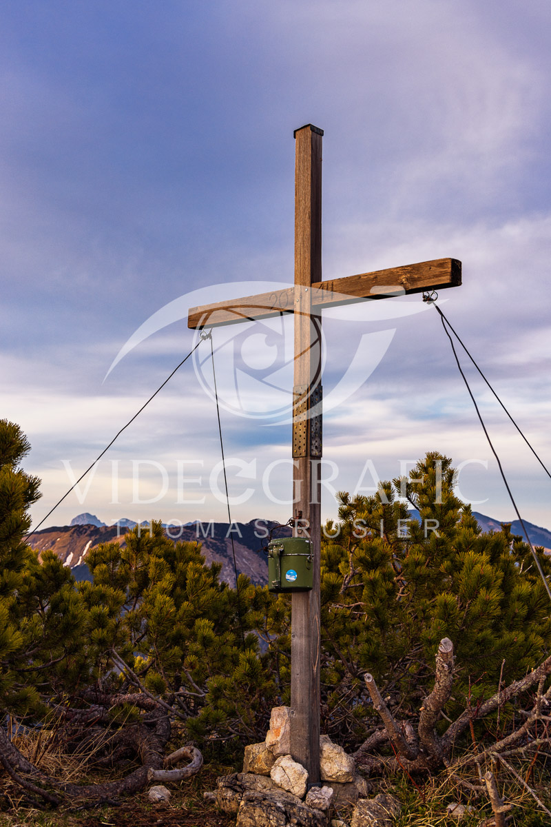 Summit-Crosses-974.jpg