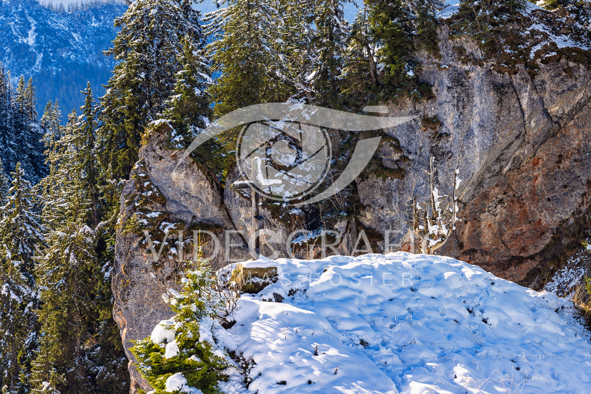 Summit-Crosses-999.jpg