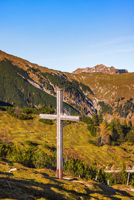 Summit Crosses 524 Summit-Crosses-524.jpg