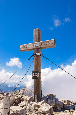 Summit Crosses 582 Summit-Crosses-582.jpg