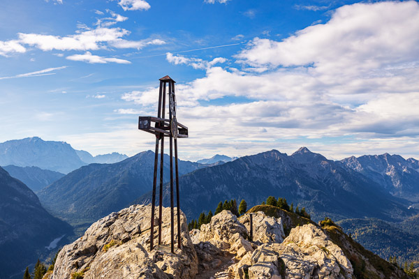 Summit Crosses 610 Summit-Crosses-610.jpg