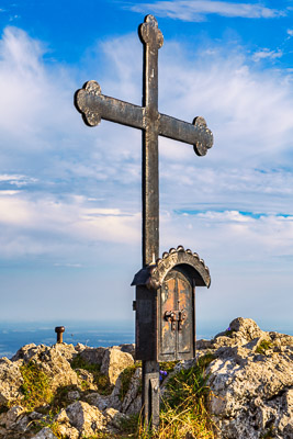 Summit Crosses 679 Summit-Crosses-679.jpg