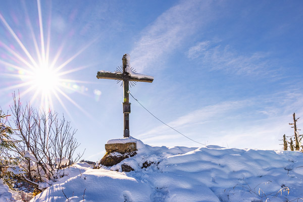 Summit Crosses 686 Summit-Crosses-686.jpg