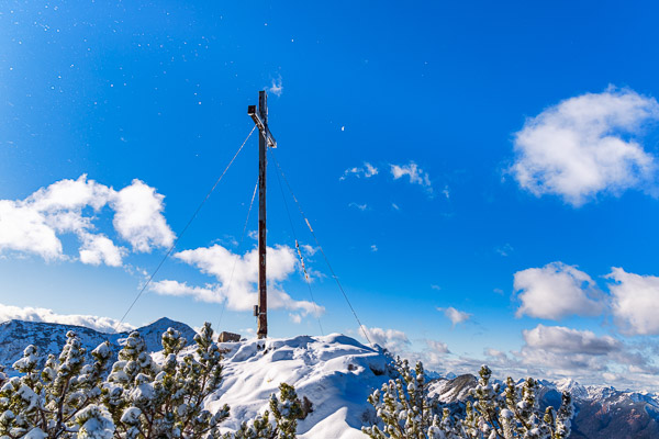 Summit Crosses 690 Summit-Crosses-690.jpg