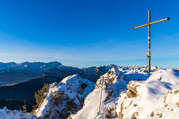 Summit Crosses 694 Summit-Crosses-694.jpg