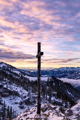 Summit-Crosses-720.jpg